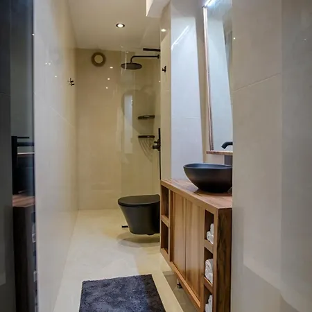 Luxury And Stylish In The Heart Of The Apartment