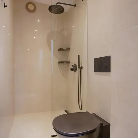 Апартамент Luxury And Stylish In The Heart Of The София